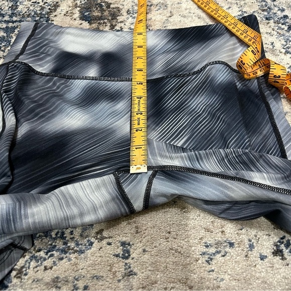 Athleta Black & Gray Alpine Chaturanga High Rise Leggings Size Medium - Picture 8 of 9